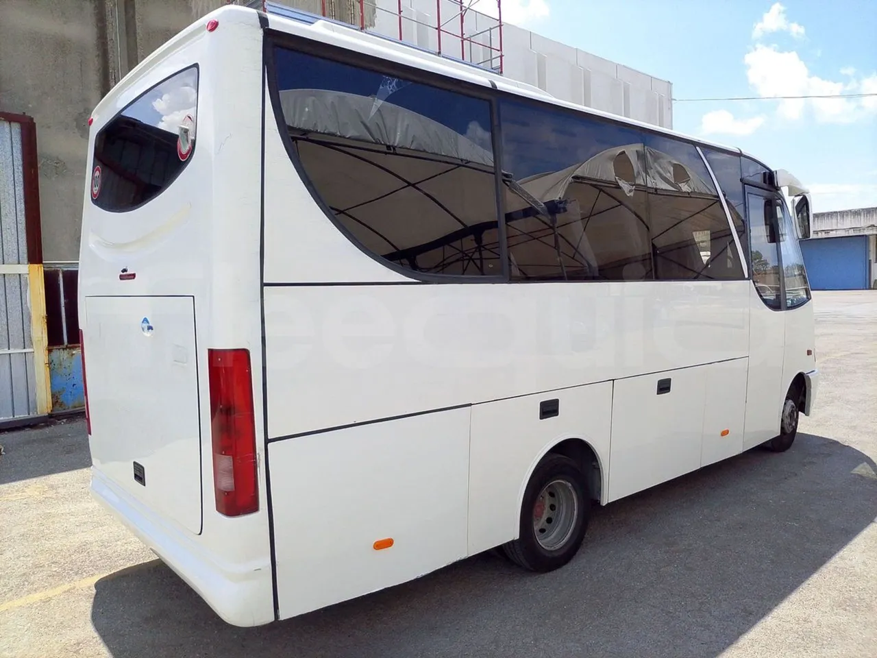 Iveco Daily 65C JBI - EUR3 -122kW - 6.9m - 3/4 right rear doors closed