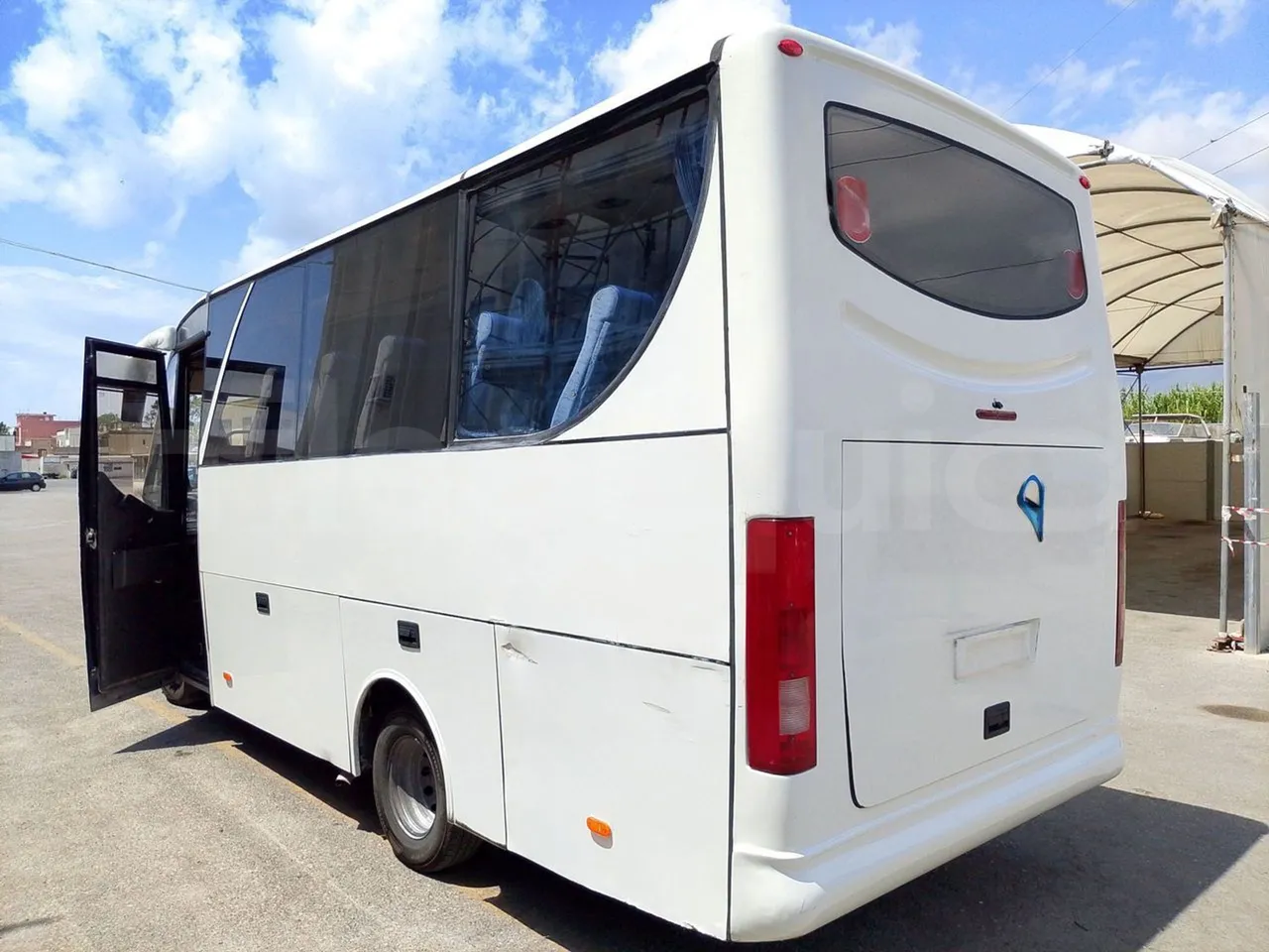 Iveco Daily 65C JBI - EUR3 -122kW - 6.9m - 3/4 right rear doors open