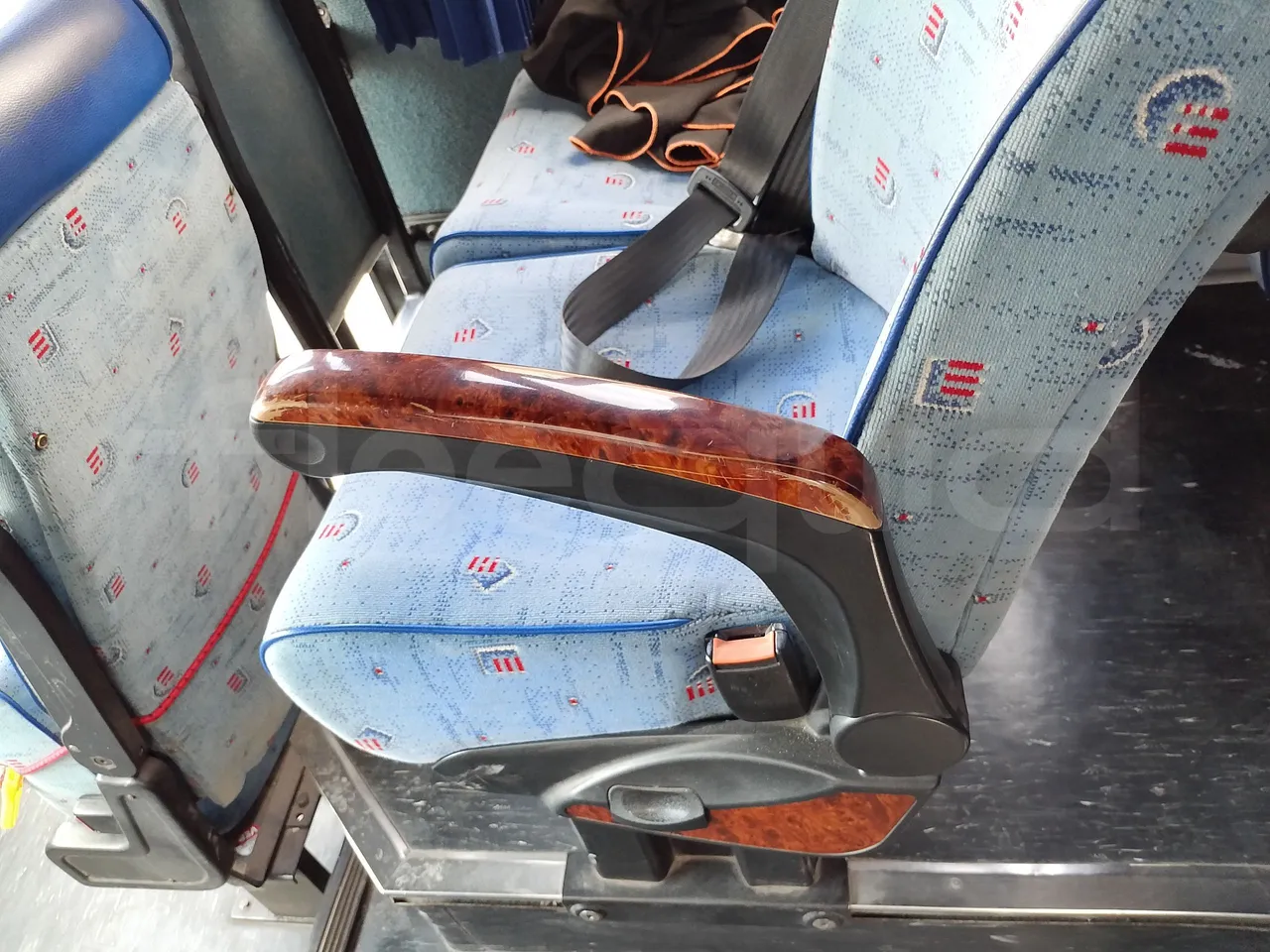 Iveco Daily 65C JBI - EUR3 -122kW - 6.9m - armrest detail photo