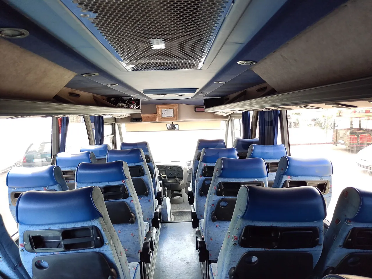 Iveco Daily 65C JBI - EUR3 -122kW - 6.9m - forward view middle aisle