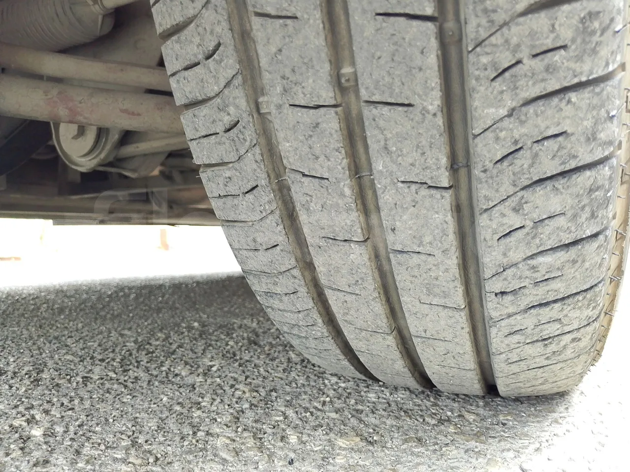 Iveco Daily 65C JBI - EUR3 -122kW - 6.9m - tread condition front tires right