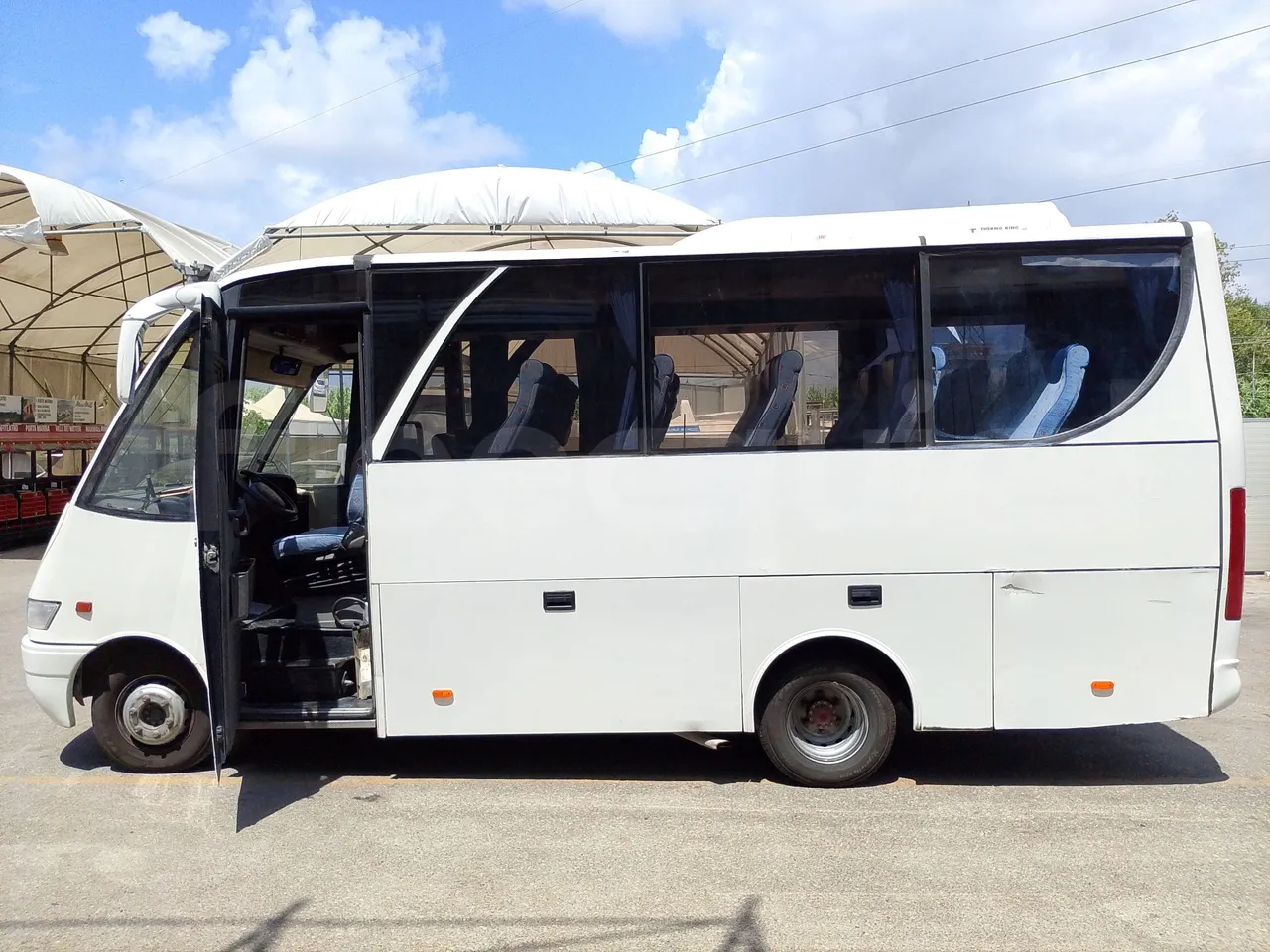 Iveco Daily 65C JBI - EUR3 -122kW - 6.9m - right side doors open