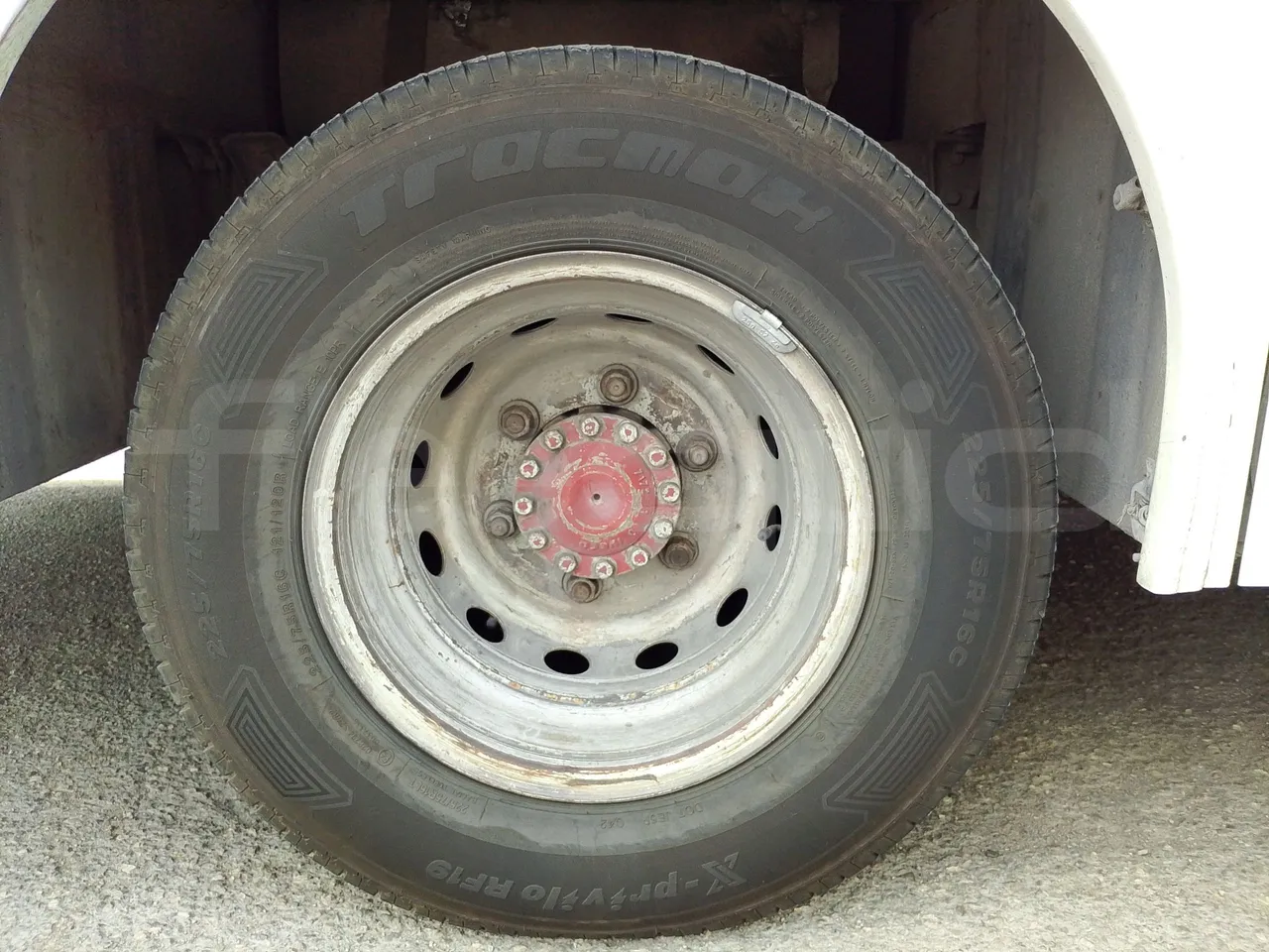 Iveco Daily 65C JBI - EUR3 -122kW - 6.9m - rear left tire photo