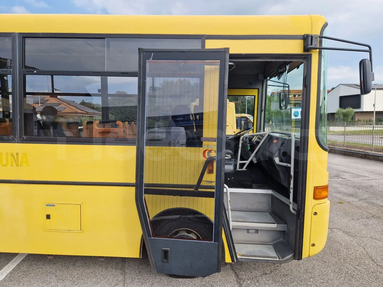 Iveco Cacciamali C5032 -EUR3 -154kW -9.3m - front door 1 open
