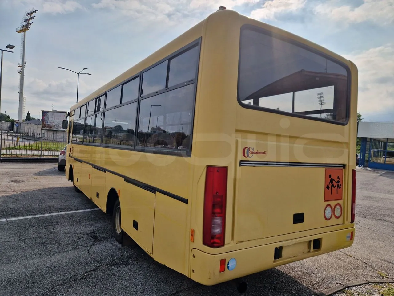 Iveco Cacciamali C5032 -EUR3 -154kW -9.3m - 3/4 left rear side