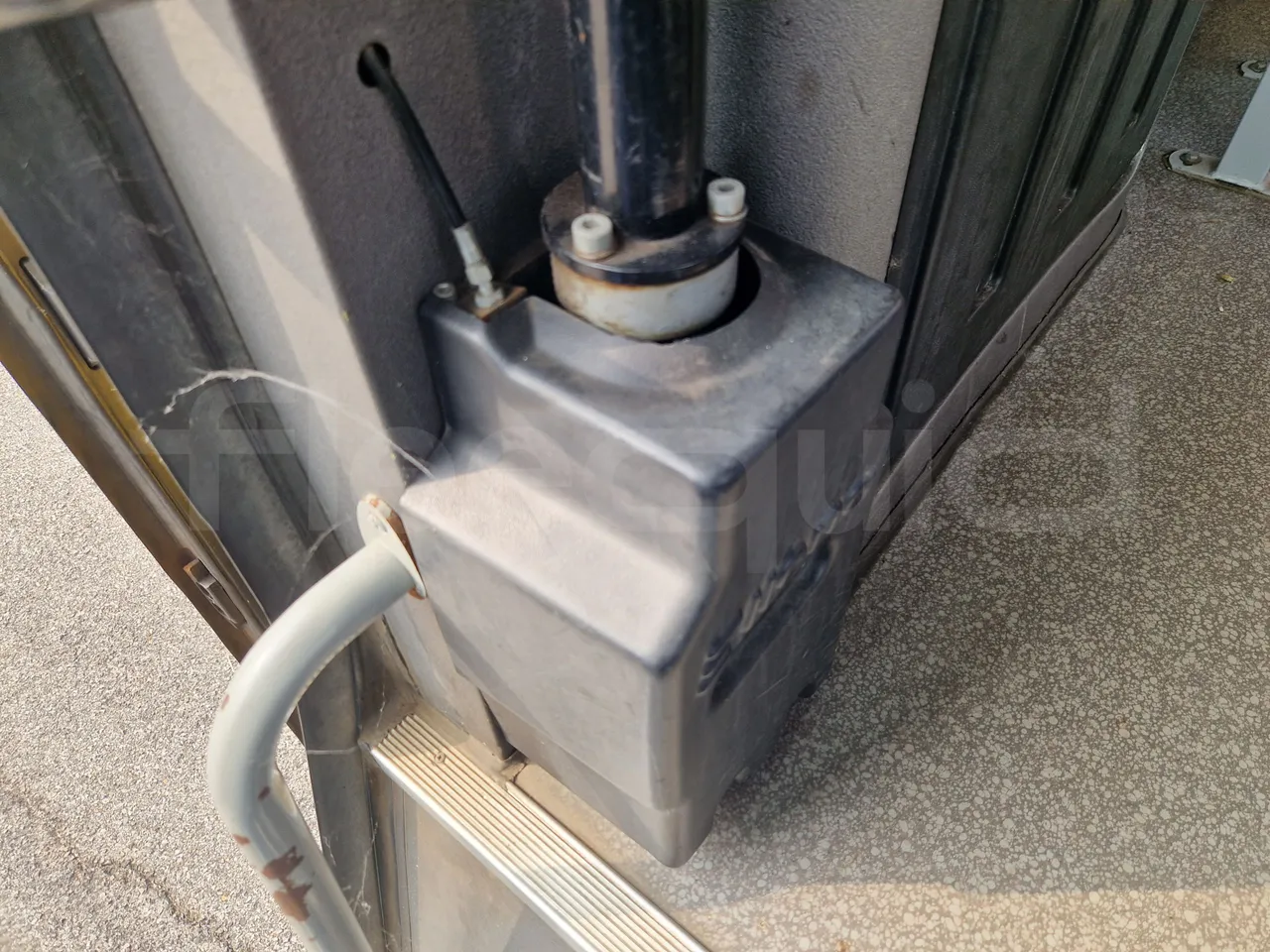 Iveco Cacciamali C5032 -EUR3 -154kW -9.3m - door mechanism photo