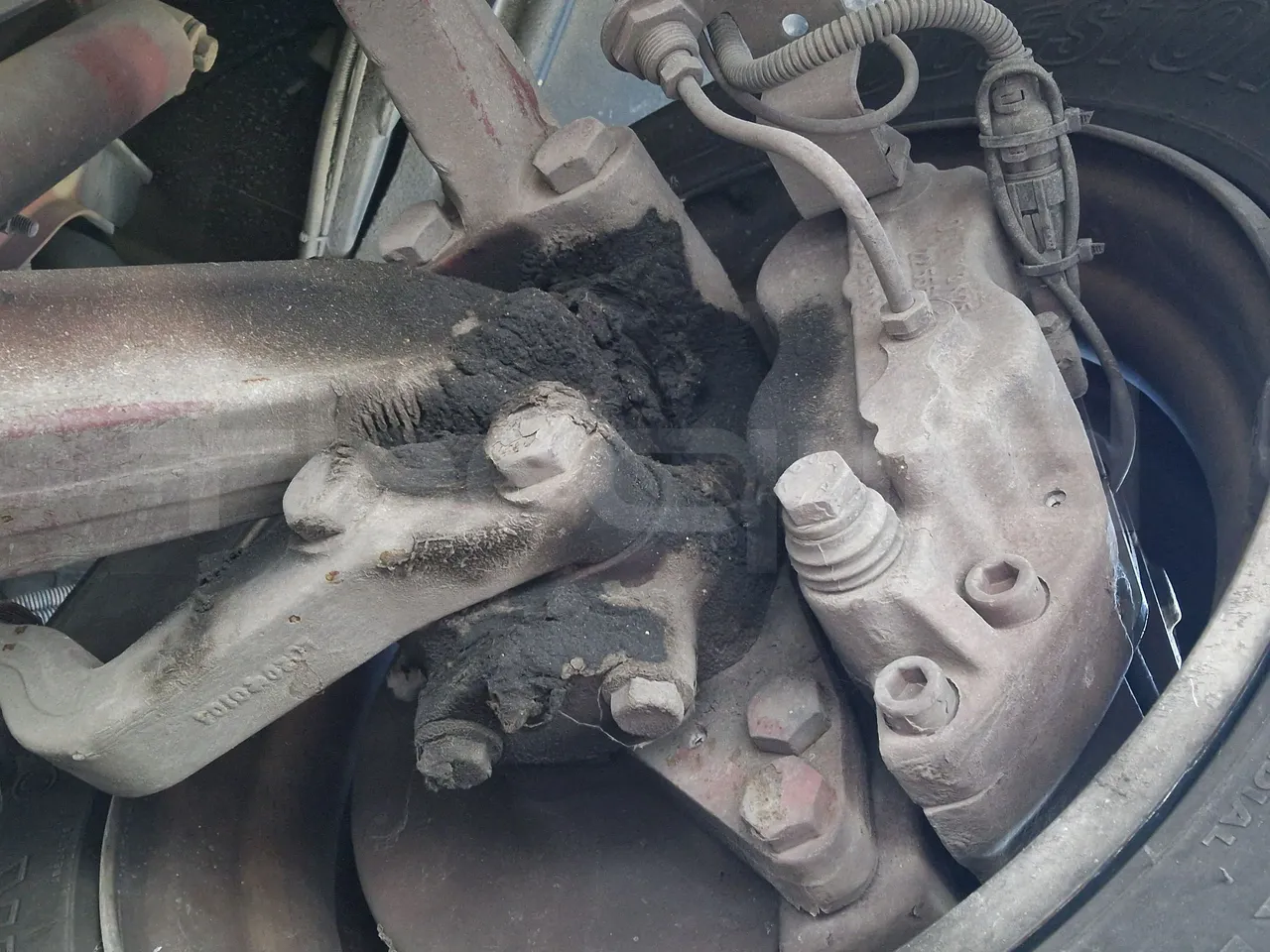 Iveco Cacciamali C5032 -EUR3 -154kW -9.3m - front discs right