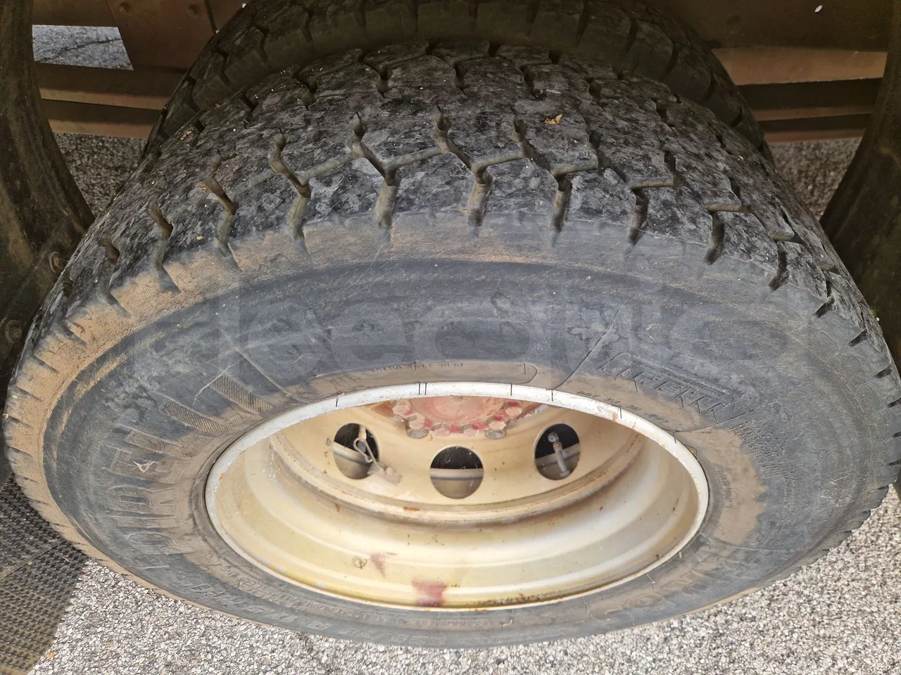 Iveco Cacciamali C5032 -EUR3 -154kW -9.3m - tread condition second axle tires right