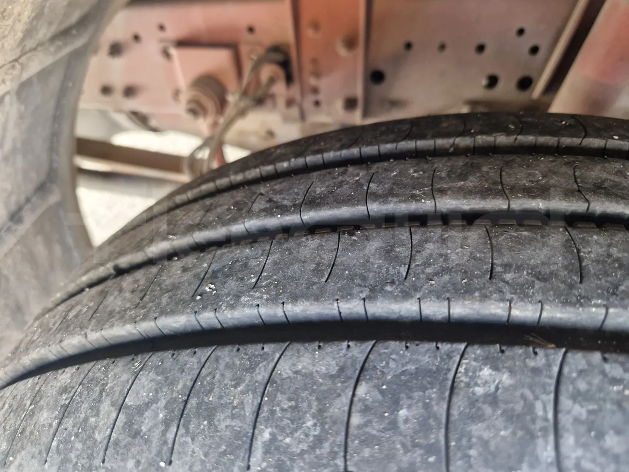Iveco Cacciamali C5032 -EUR3 -154kW -9.3m - tread condition third axle tires left