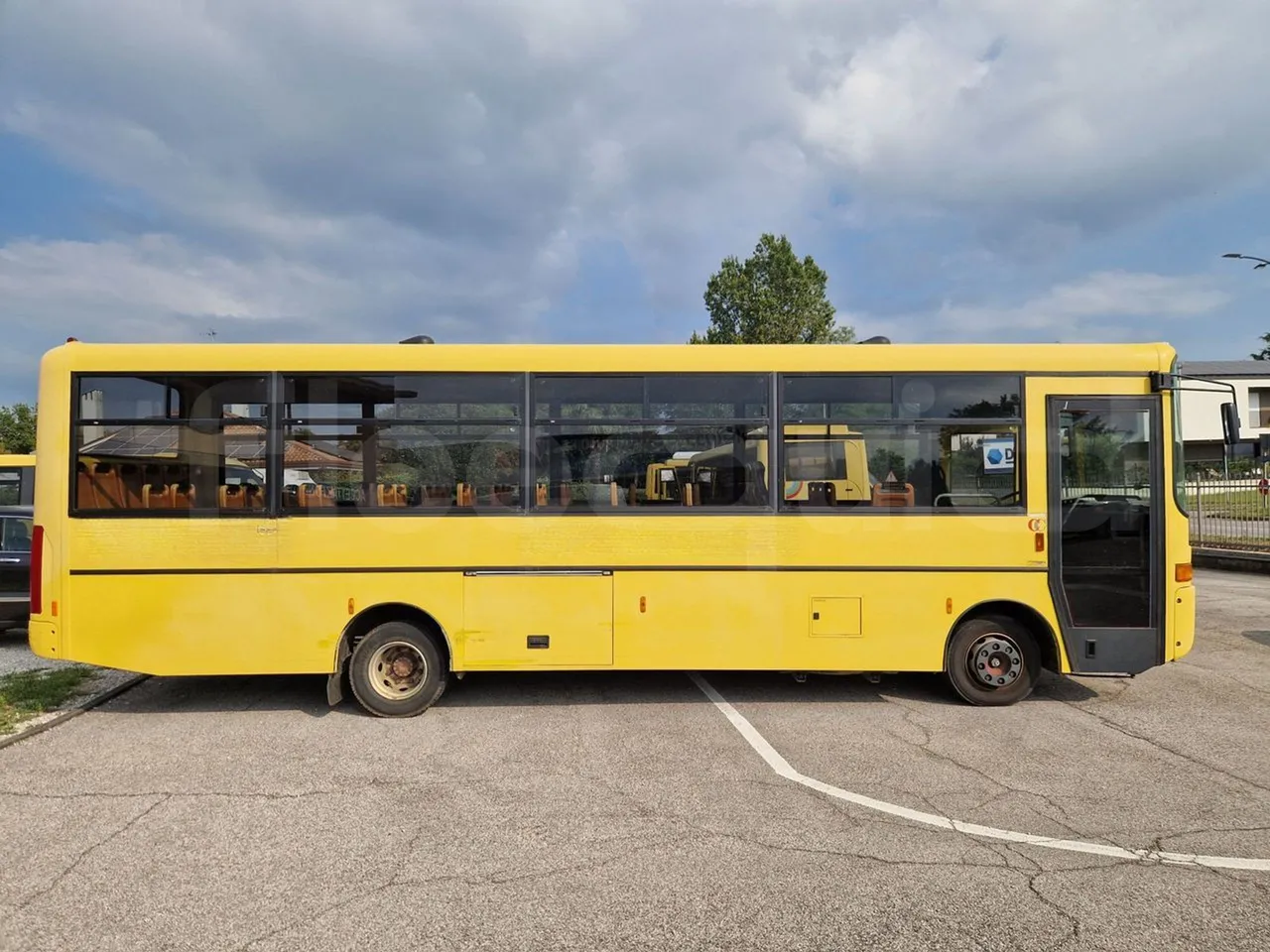 Iveco Cacciamali C5032 -EUR3 -154kW -9.3m - right side doors closed