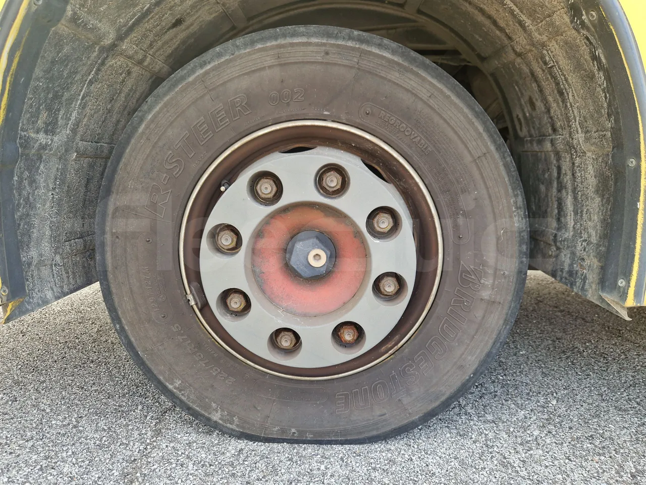 Iveco Cacciamali C5032 -EUR3 -154kW -9.3m - front left tire measurements