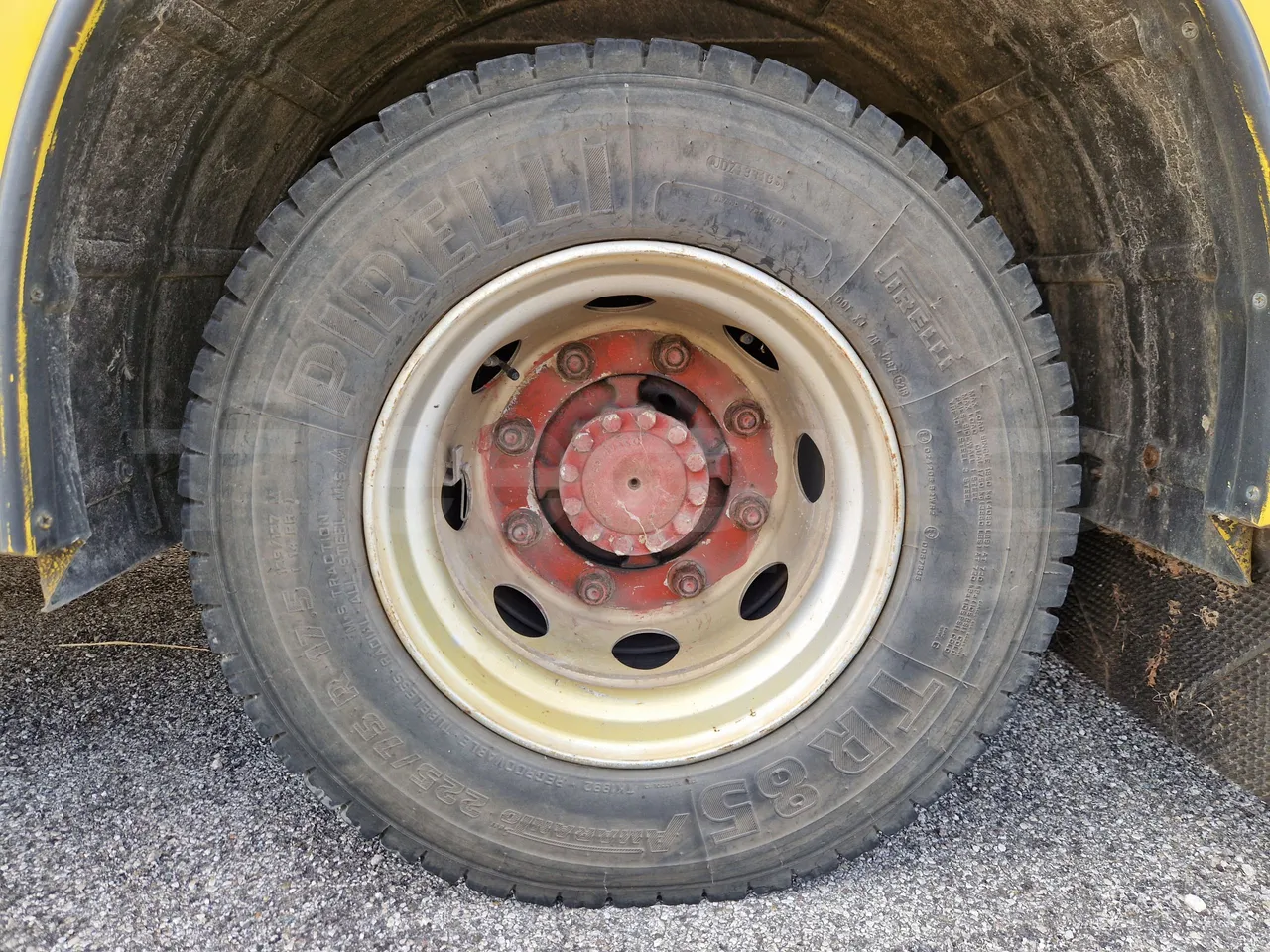 Iveco Cacciamali C5032 -EUR3 -154kW -9.3m - rear left tire photo