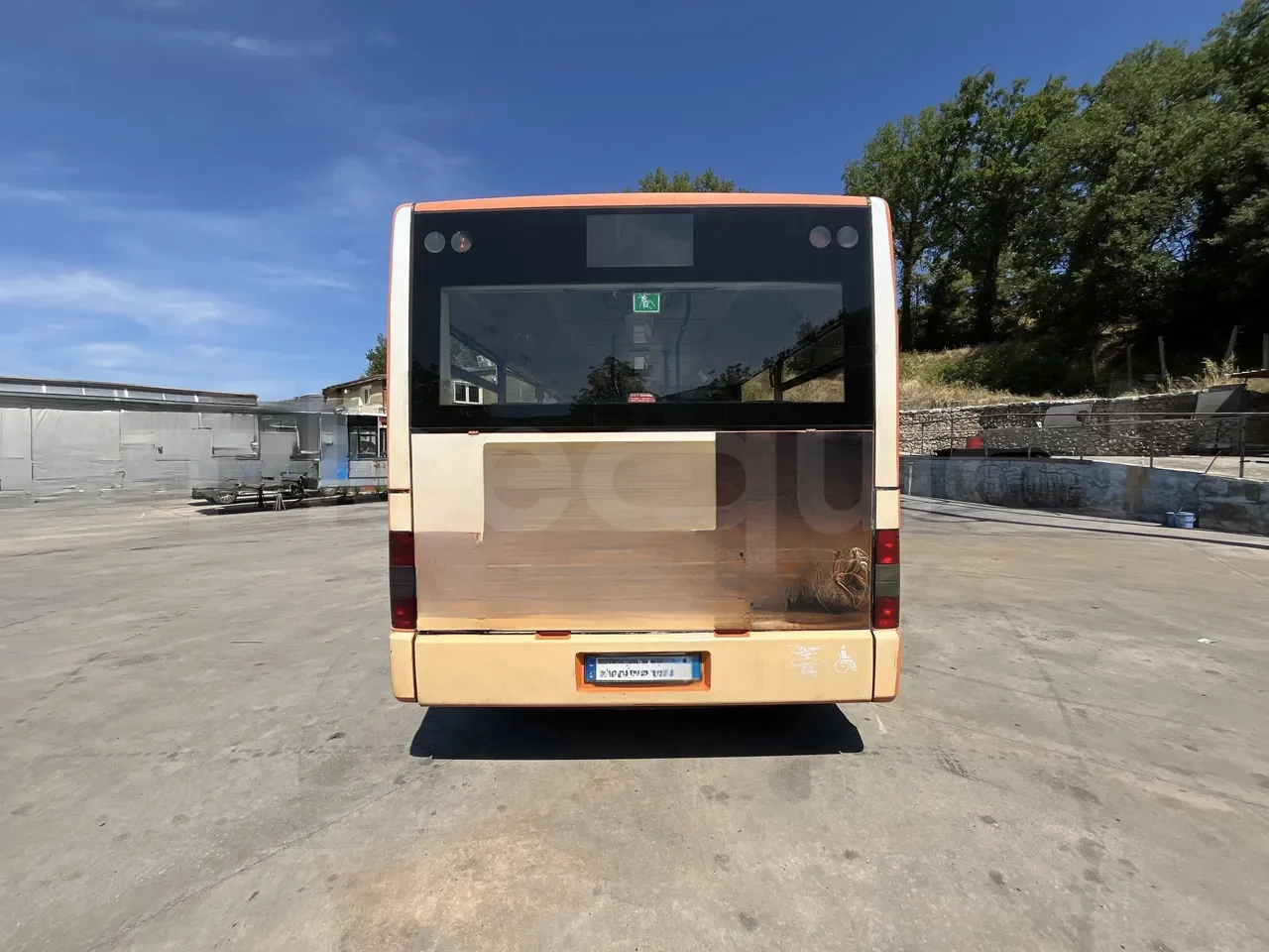 Man A21 - rear hatch closed