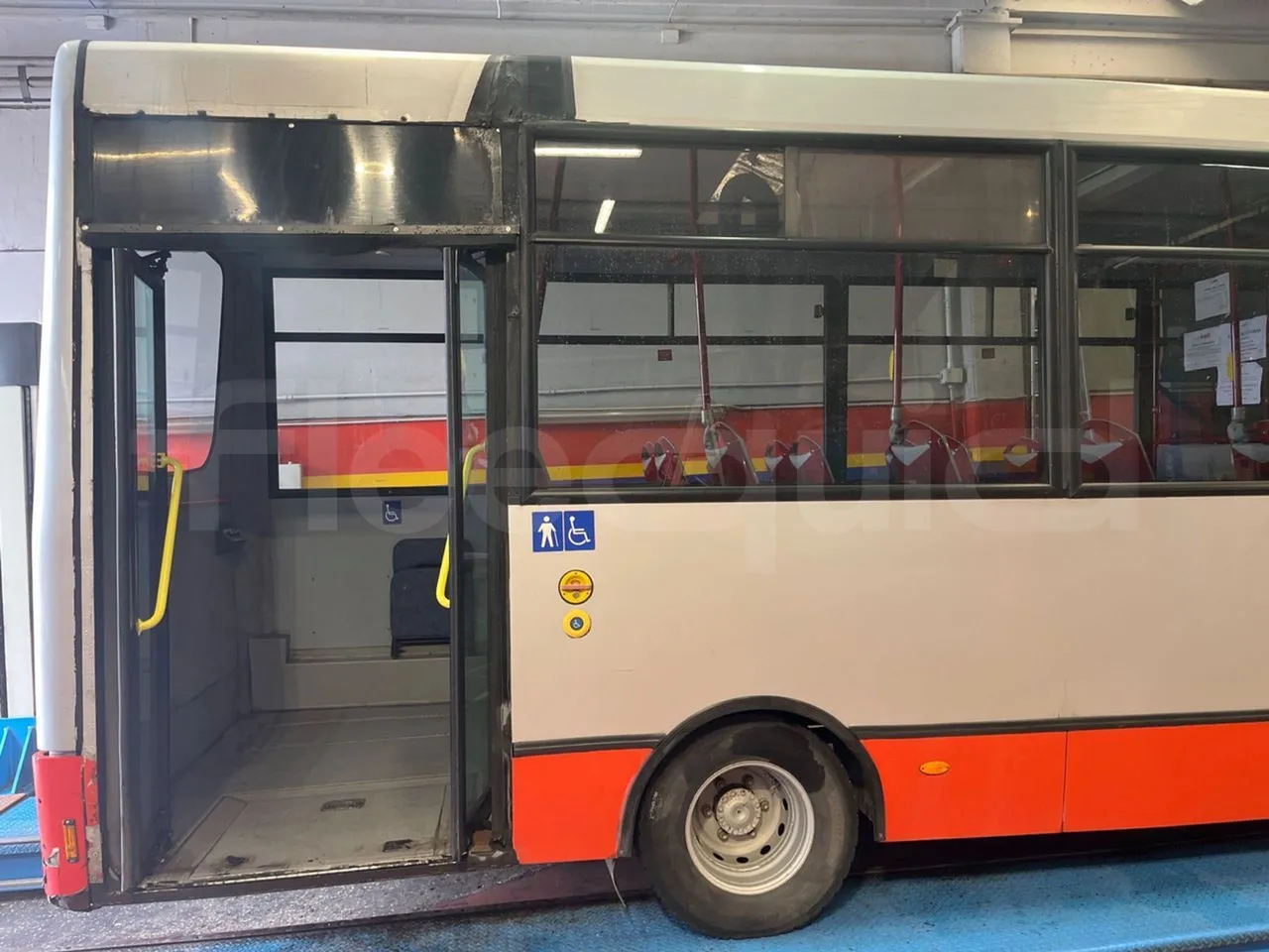 Iveco Daily 70C17 - EUR5 - 125kW - 7.510m - front door 3 open