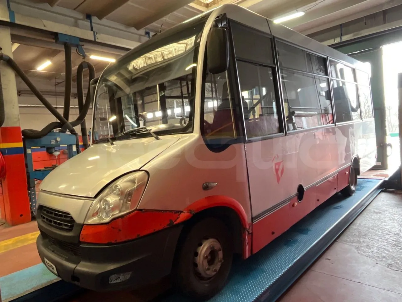 Iveco Daily 70C17 - EUR5 - 125kW - 7.510m - 3/4 front left