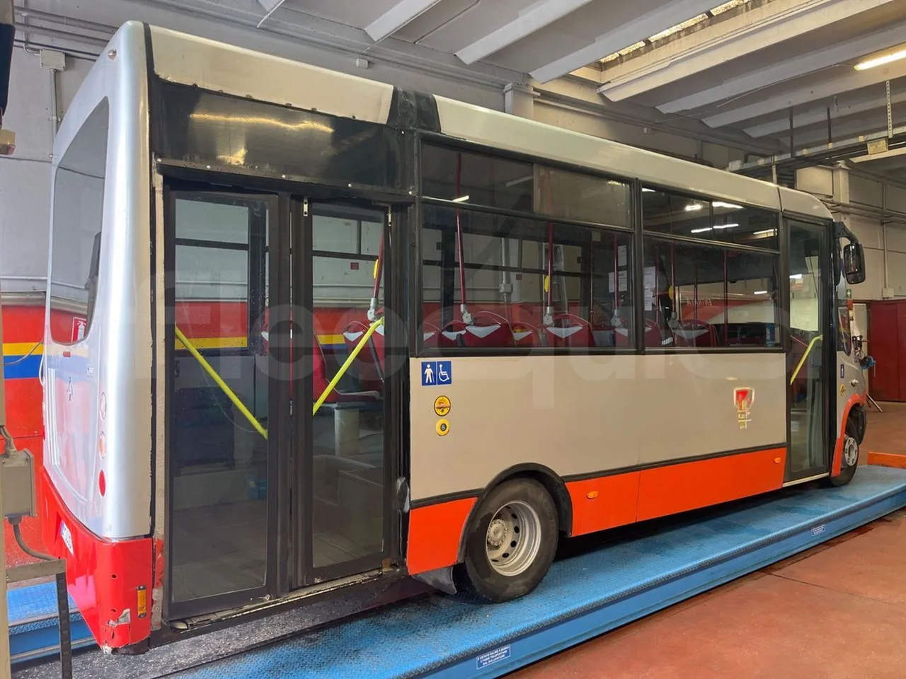 Iveco Daily 70C17 - EUR5 - 125kW - 7.510m - 3/4 right rear doors closed