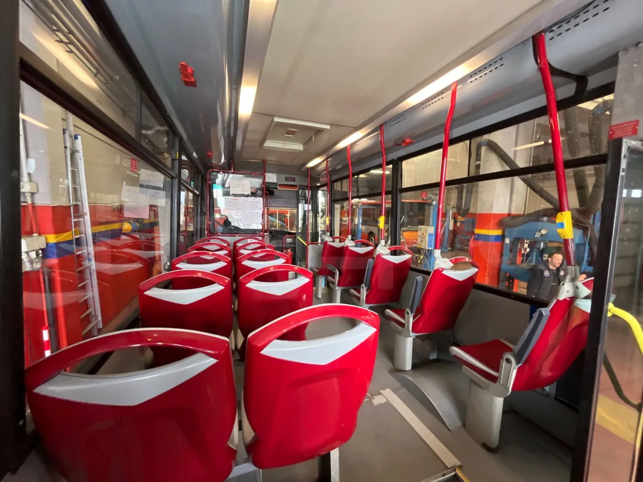 Iveco Daily 70C17 - EUR5 - 125kW - 7.510m - camera accessories photo