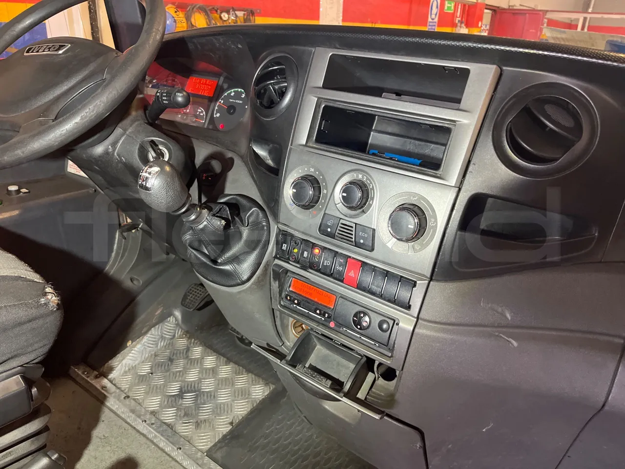 Iveco Daily 70C17 - EUR5 - 125kW - 7.510m - radio accessories photo