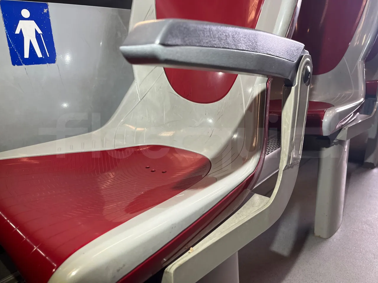 Iveco Daily 70C17 - EUR5 - 125kW - 7.510m - armrest detail photo