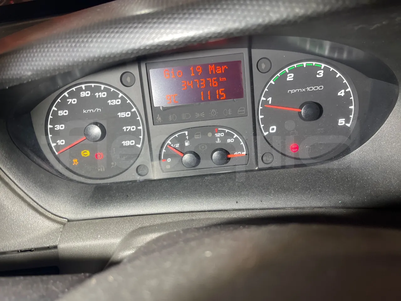 Iveco Daily 70C17 - EUR5 - 125kW - 7.510m - dashboard lights on