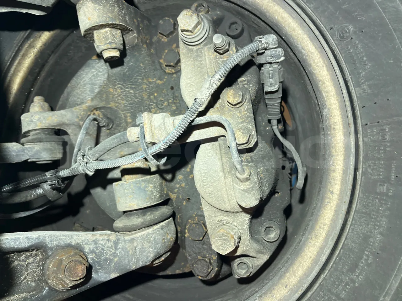 Iveco Daily 70C17 - EUR5 - 125kW - 7.510m - front brake calipers right