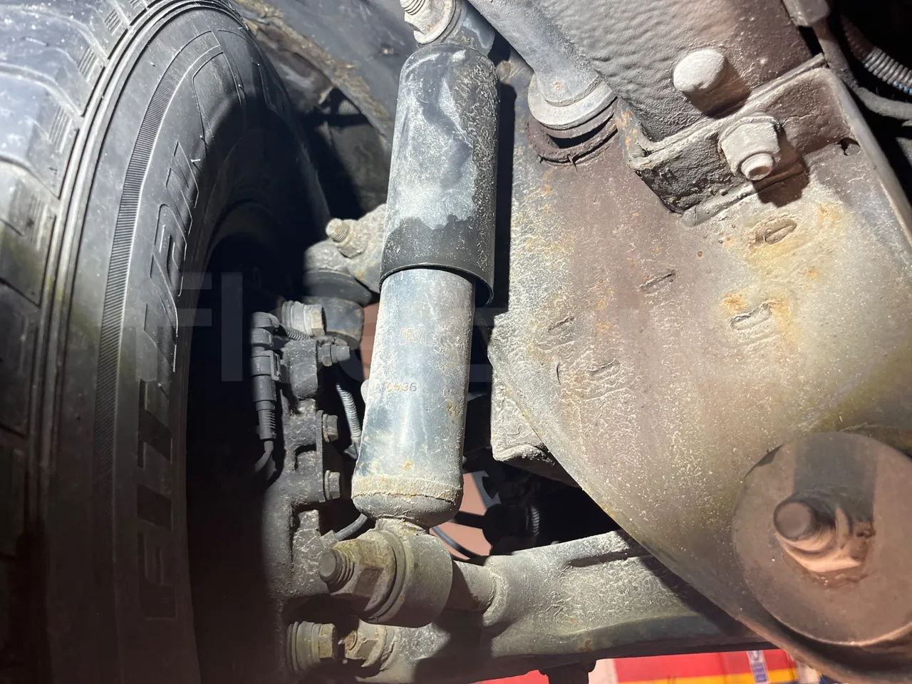 Iveco Daily 70C17 - EUR5 - 125kW - 7.510m - front shock absorbers left