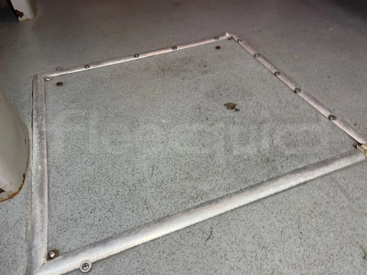 Iveco Daily 70C17 - EUR5 - 125kW - 7.510m - floor hatches photo