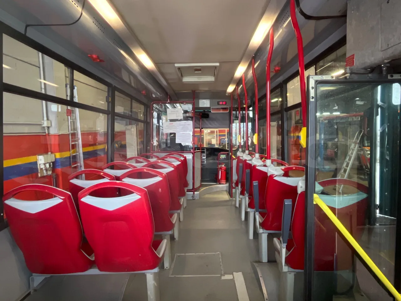 Iveco Daily 70C17 - EUR5 - 125kW - 7.510m - forward view all seats last row height