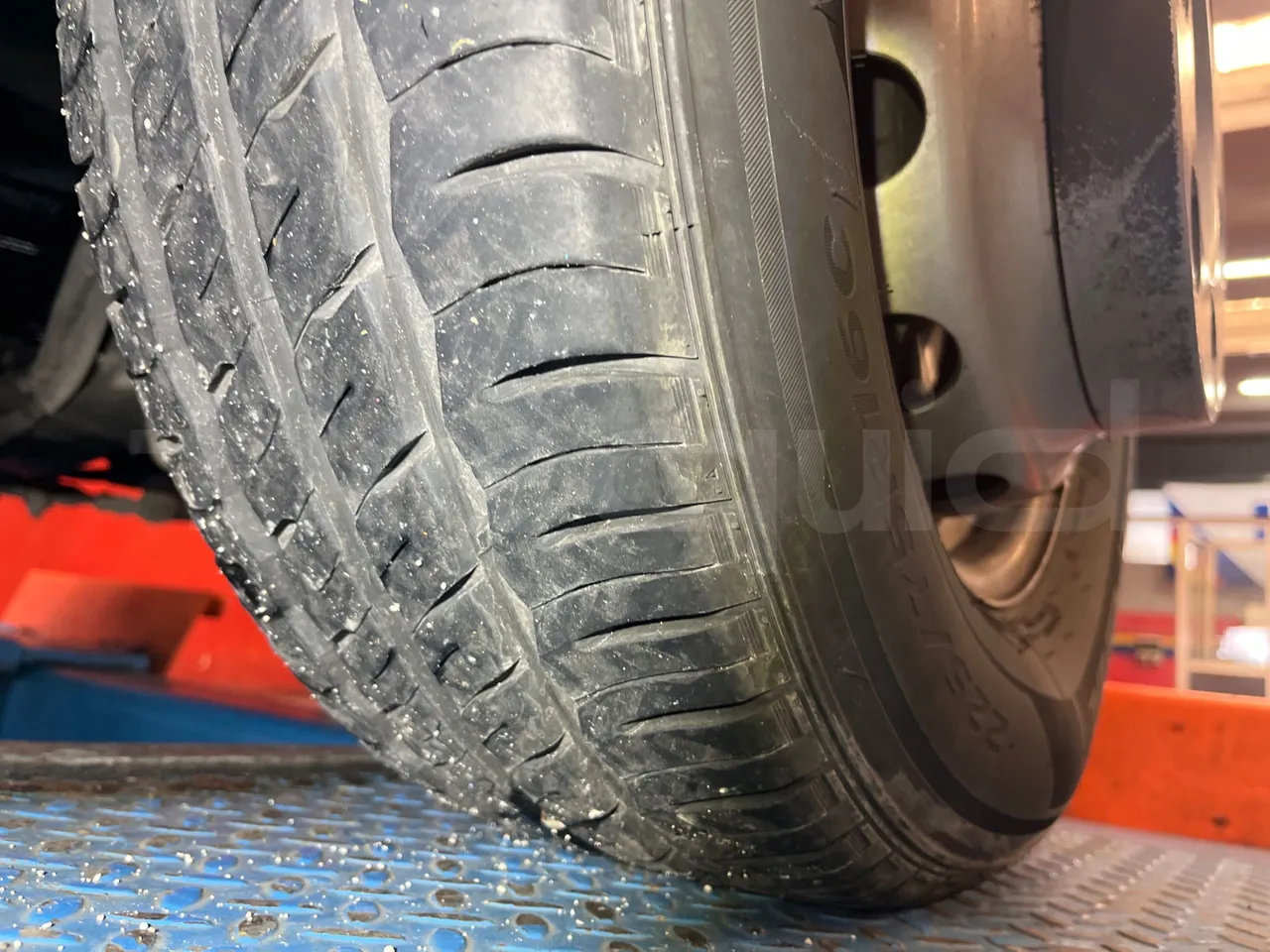 Iveco Daily 70C17 - EUR5 - 125kW - 7.510m - tread condition front tires right