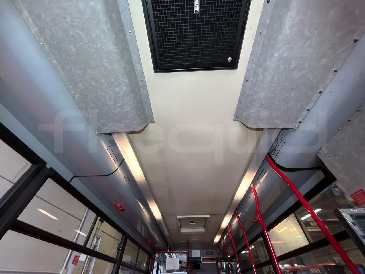 Iveco Daily 70C17 - EUR5 - 125kW - 7.510m - overhead compartments photo