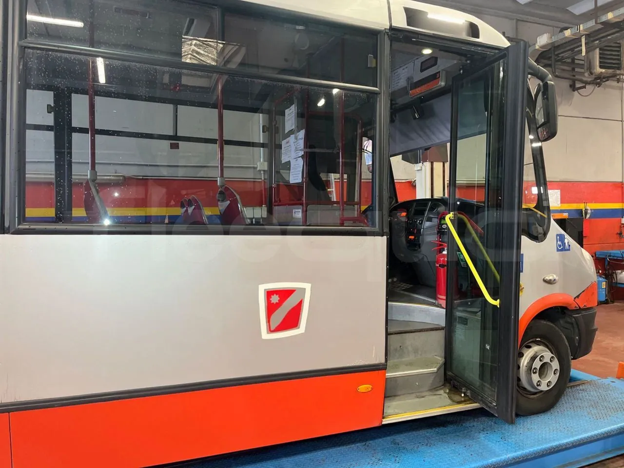 Iveco Daily 70C17 - EUR5 - 125kW - 7.510m - platform open photo