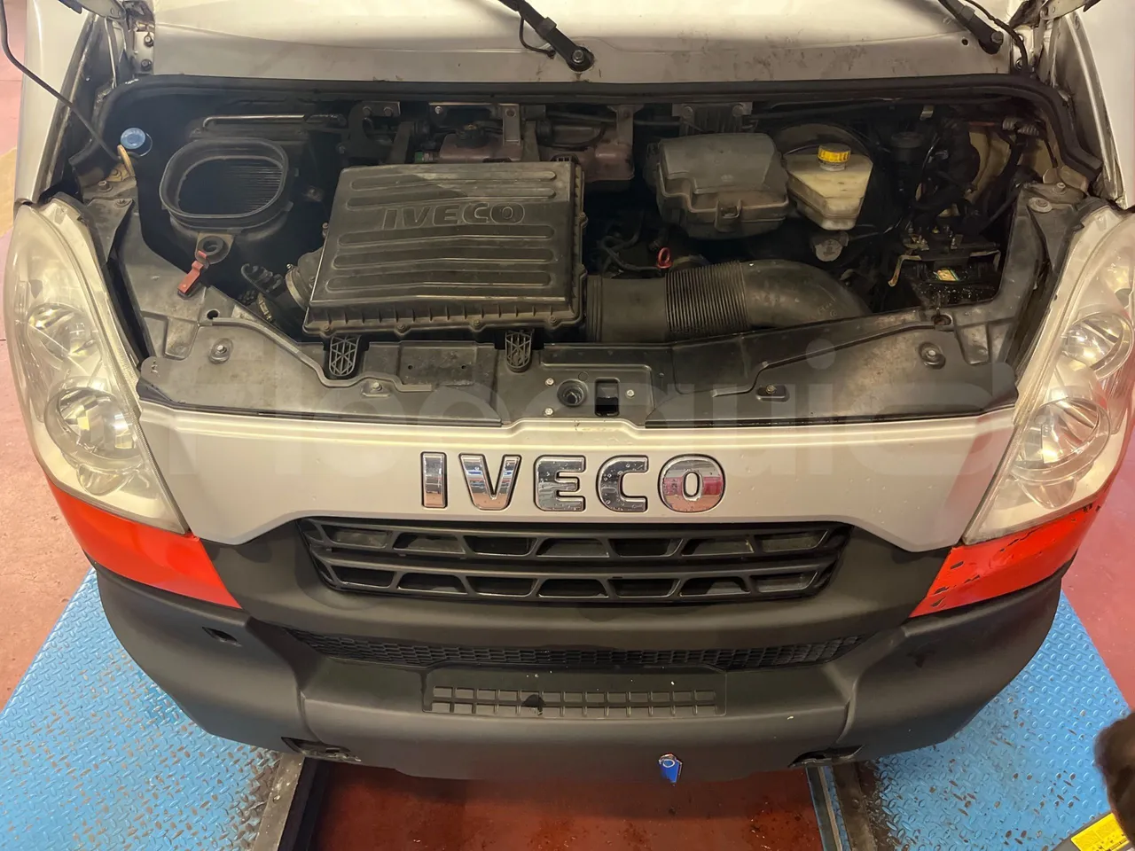 Iveco Daily 70C17 - EUR5 - 125kW - 7.510m - rear hatch open