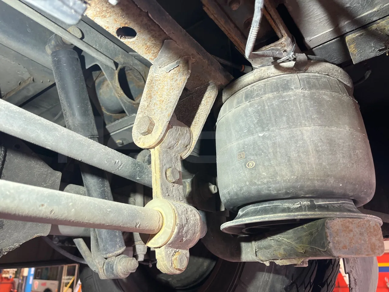 Iveco Daily 70C17 - EUR5 - 125kW - 7.510m - axle 2 shock absorbers 1 left