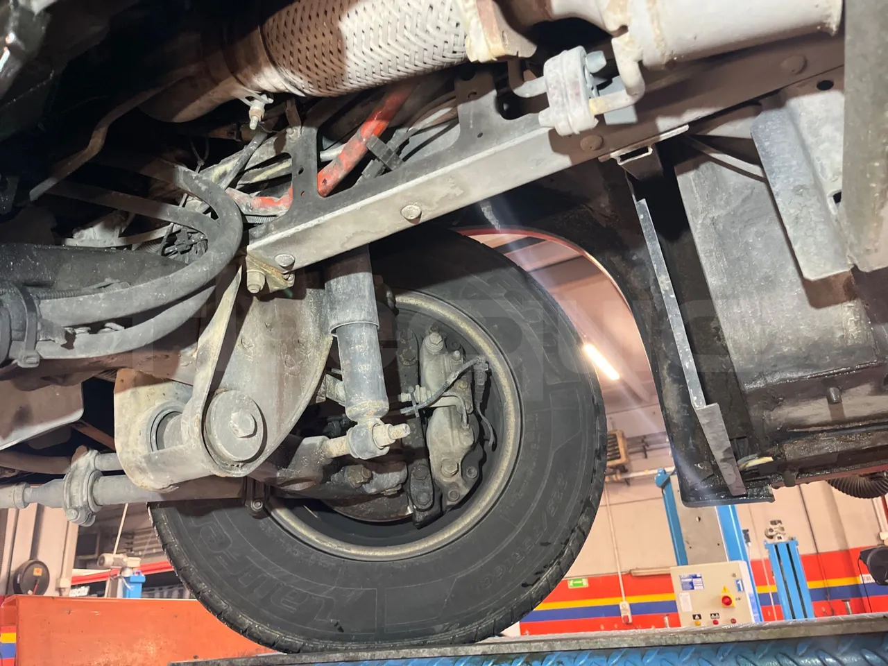 Iveco Daily 70C17 - EUR5 - 125kW - 7.510m - front axle left side