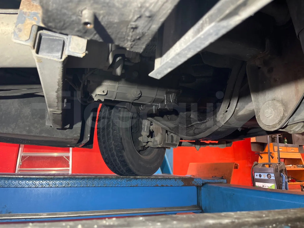 Iveco Daily 70C17 - EUR5 - 125kW - 7.510m - front axle right side
