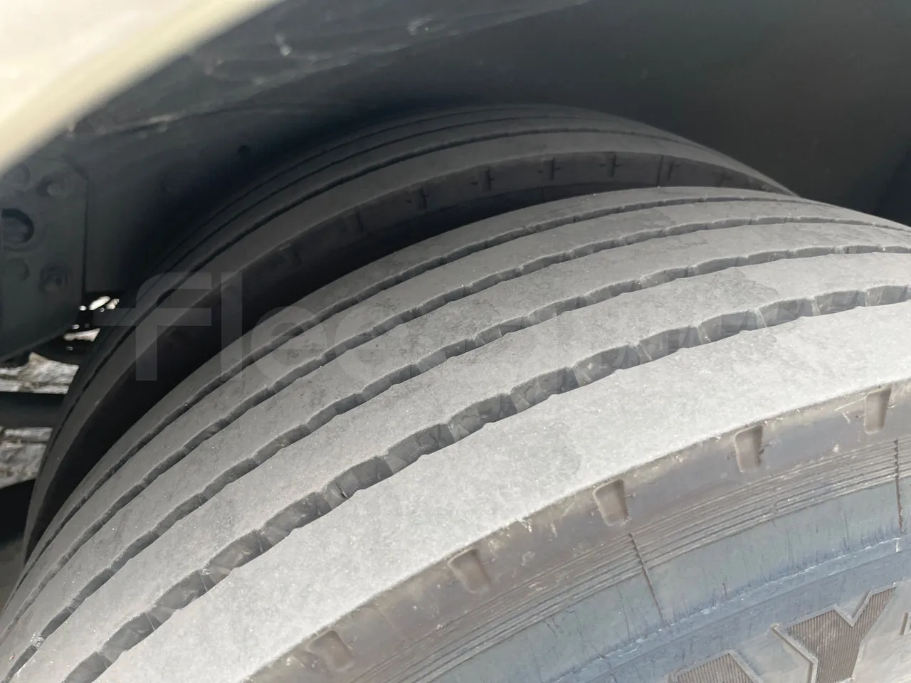 Scania Marcopolo K420EB4x2 - Euro4 - 309kw -12m - tread condition second axle tires left
