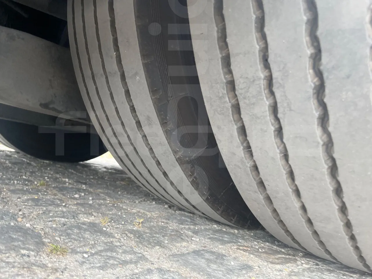 Scania Marcopolo K420EB4x2 - Euro4 - 309kw -12m - tread condition second axle tires right