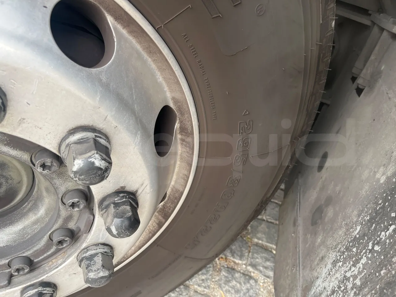 Scania Marcopolo K420EB4x2 - Euro4 - 309kw -12m - tread condition third axle tires left