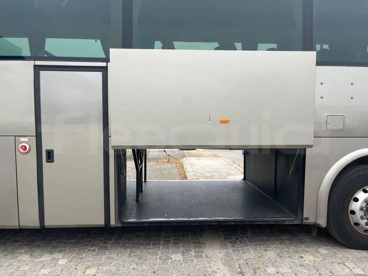Scania Marcopolo K420EB4x2 - Euro4 - 309kw -12m - right side doors closed