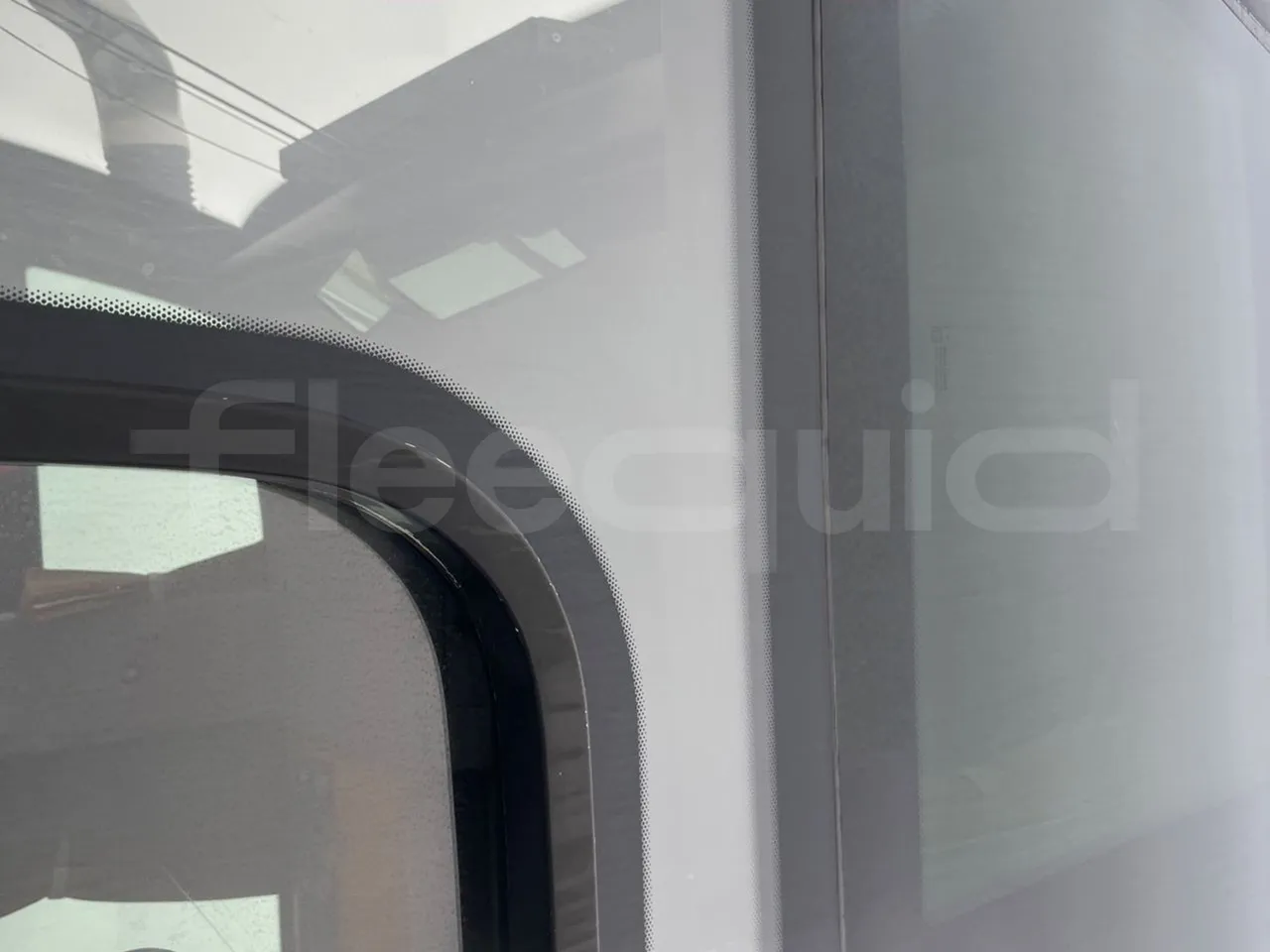 Scania Marcopolo K420EB4x2 - Euro4 - 309kw -12m - right side doors open