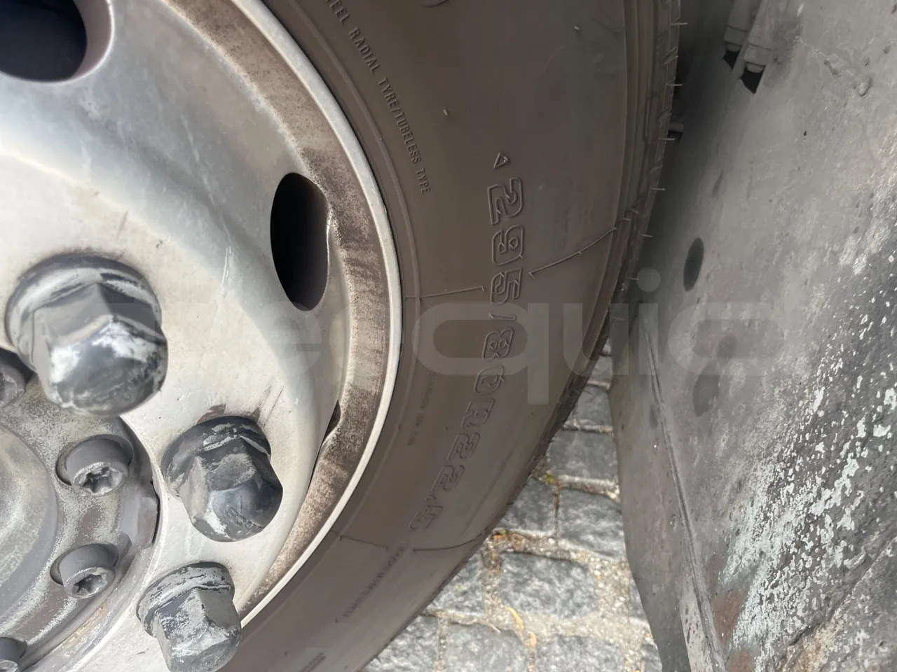 Scania Marcopolo K420EB4x2 - Euro4 - 309kw -12m - front left tire measurements