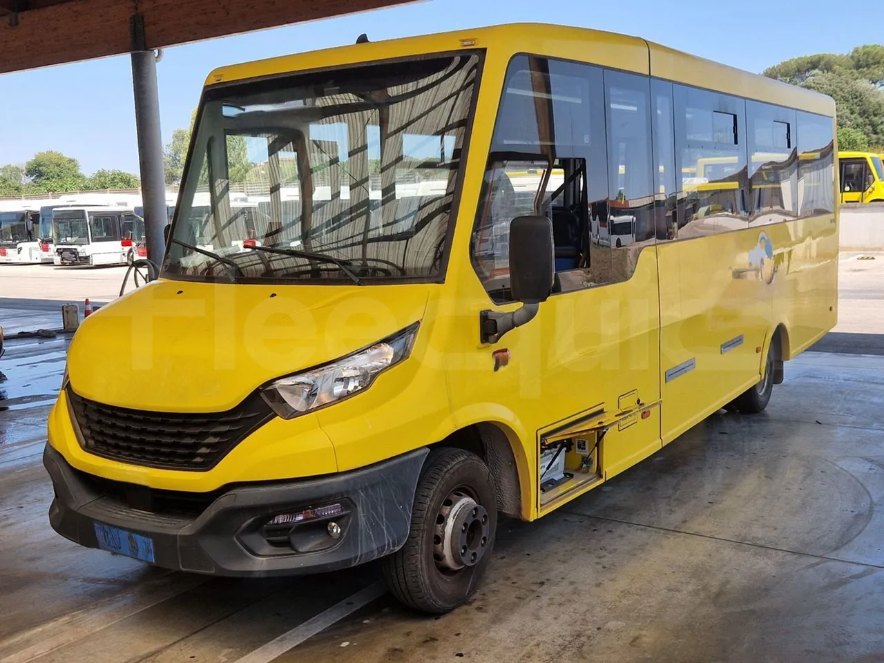 Iveco Indcar WGIVMY11 MOBI SCUOLABUS - EUR6 - 100Kw - 8,592m - 3/4 front left (mandatory for bus to scrap)
