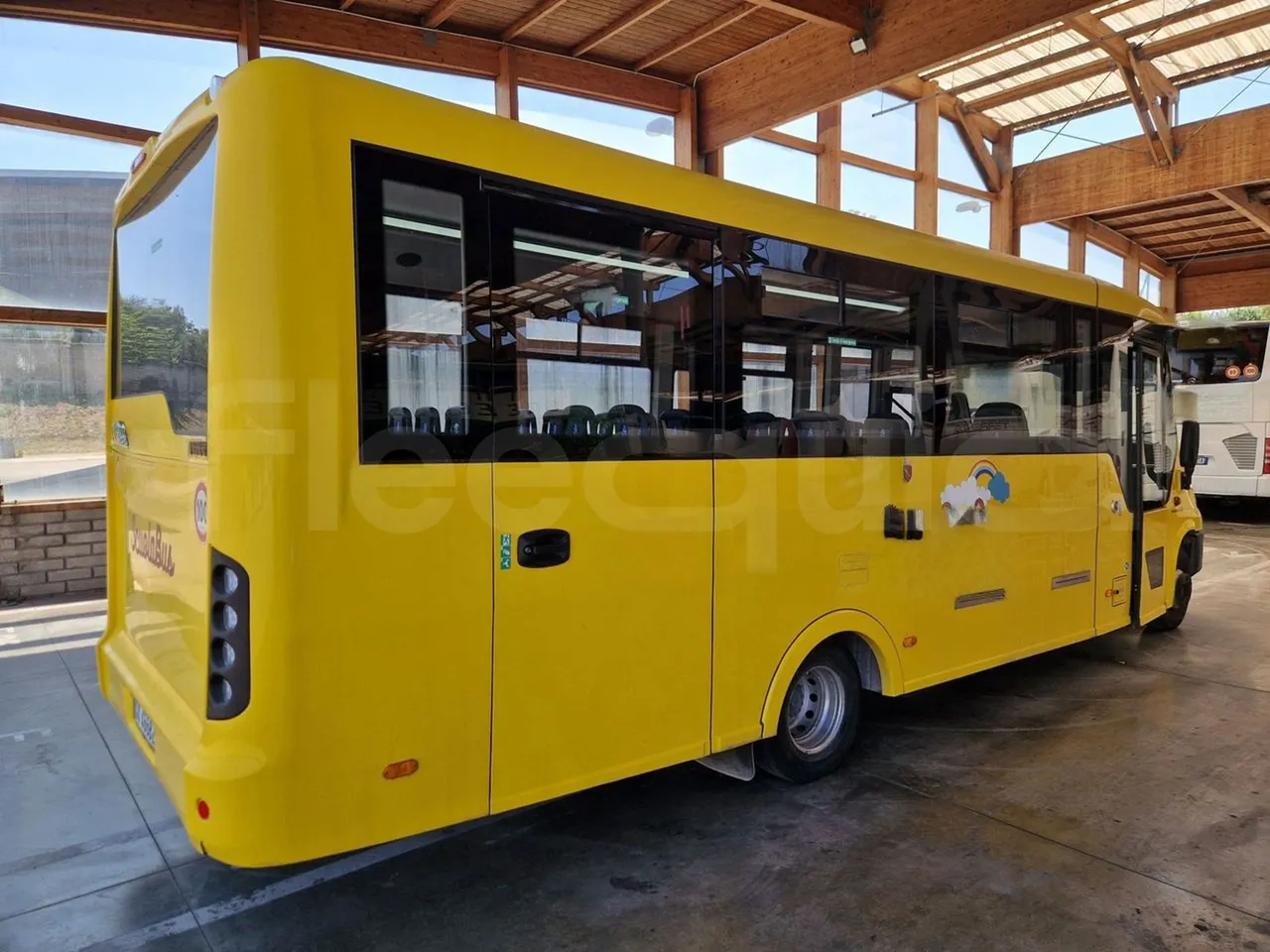 Iveco Indcar WGIVMY11 MOBI SCUOLABUS - EUR6 - 100Kw - 8,592m - 3/4 right rear doors closed