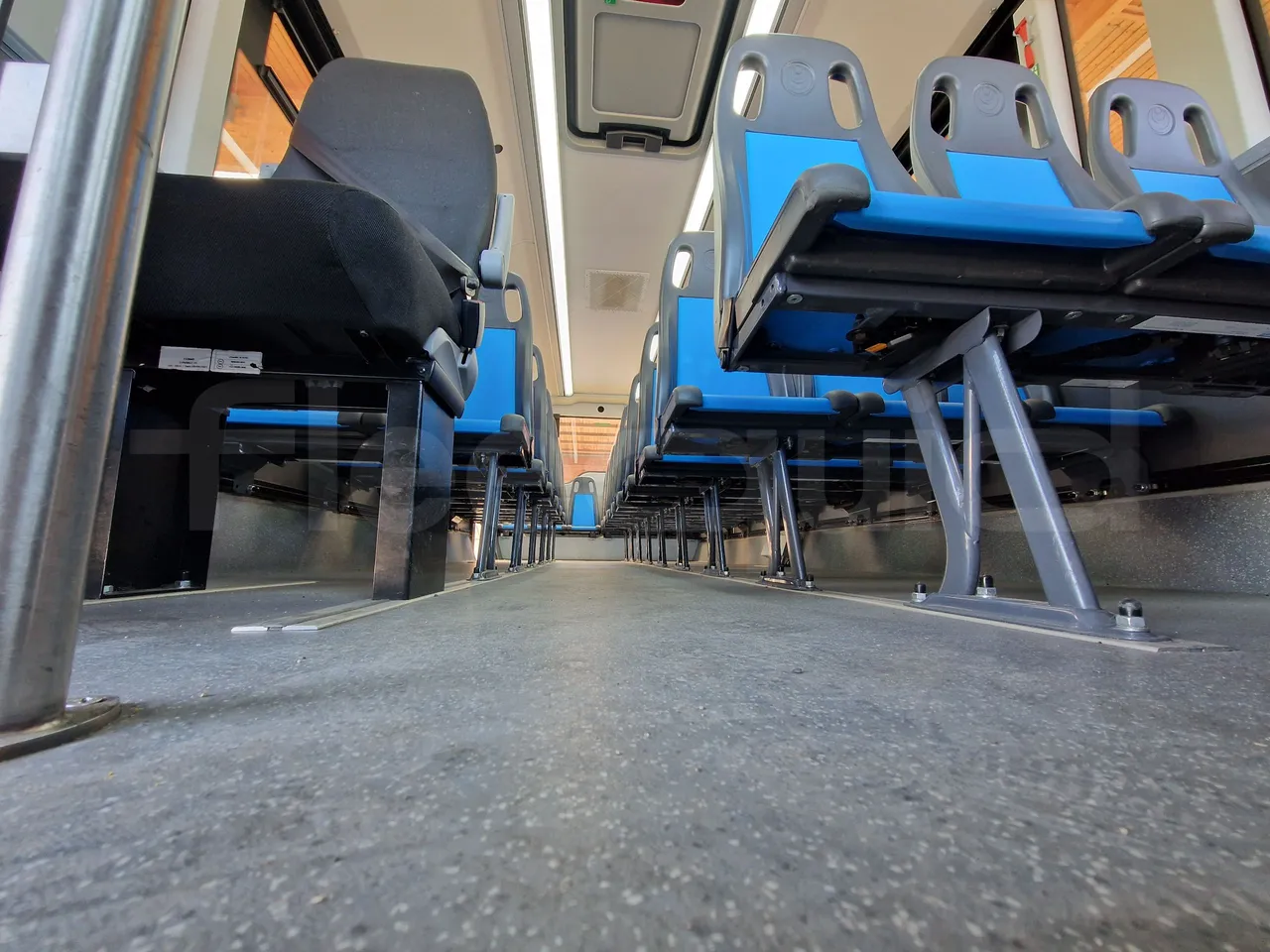 Iveco Indcar WGIVMY11 MOBI SCUOLABUS - EUR6 - 100Kw - 8,592m - seat brackets photo