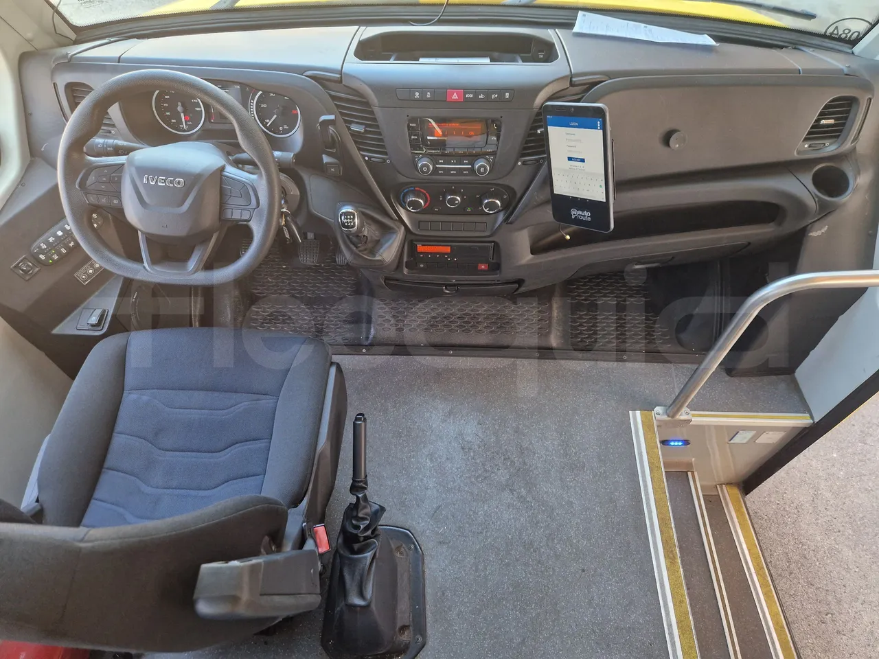 Iveco Indcar WGIVMY11 MOBI SCUOLABUS - EUR6 - 100Kw - 8,592m - buttons panels on (mandatory for bus to scrap)
