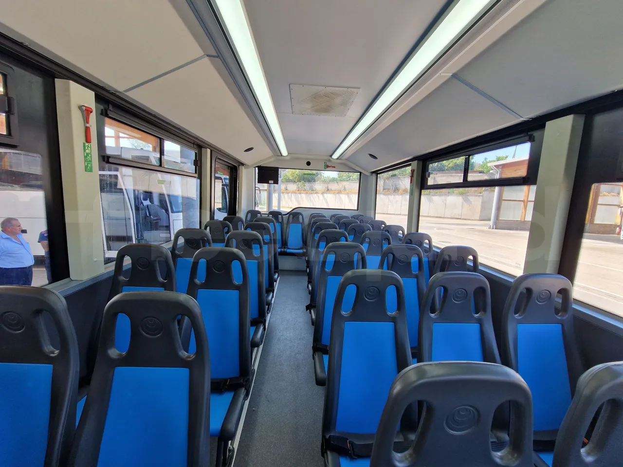 Iveco Indcar WGIVMY11 MOBI SCUOLABUS - EUR6 - 100Kw - 8,592m - reverse view middle aisle