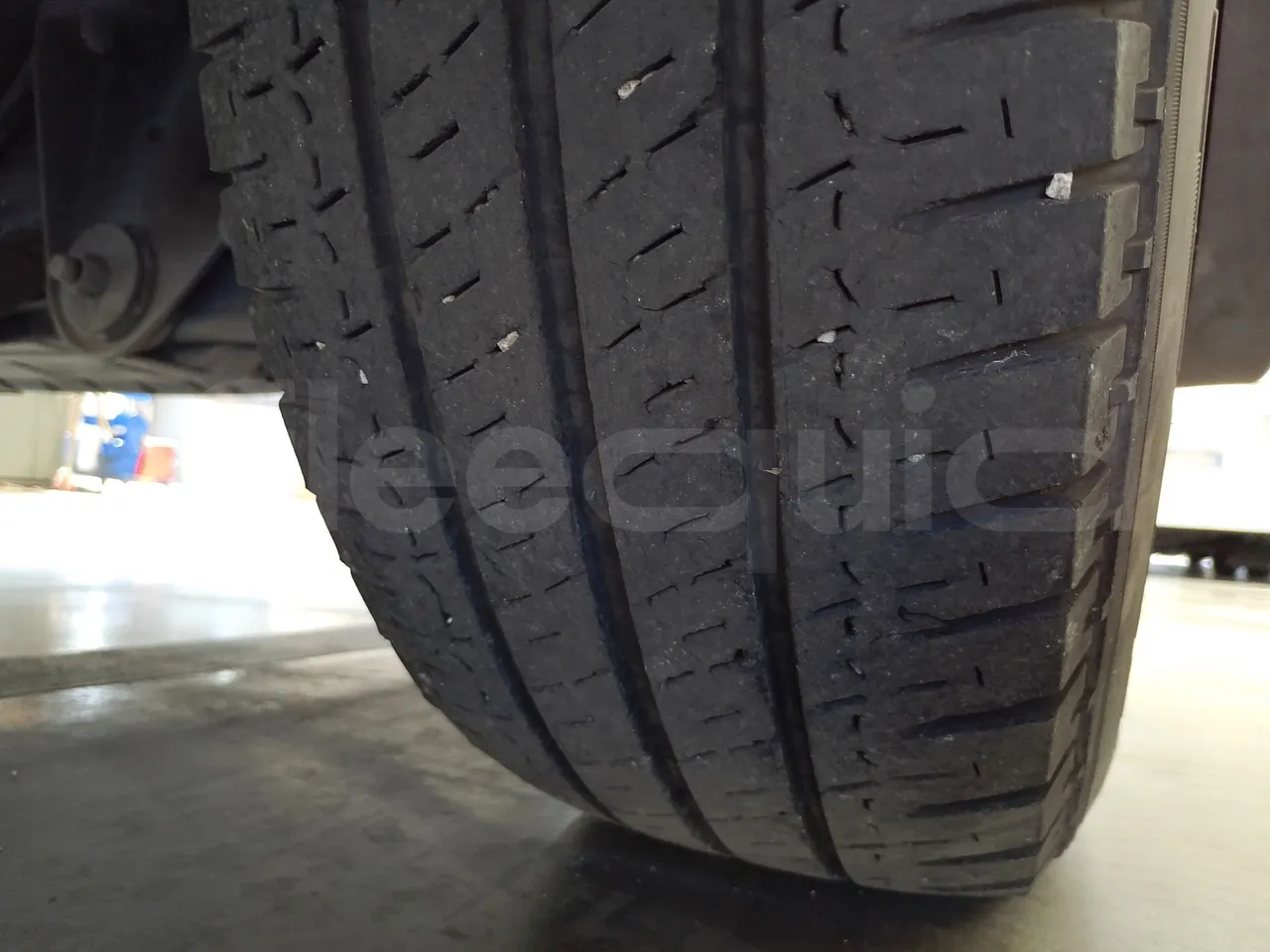 Iveco Indcar WGIVMY11 MOBI SCUOLABUS - EUR6 - 100Kw - 8,592m - tread condition front tires right