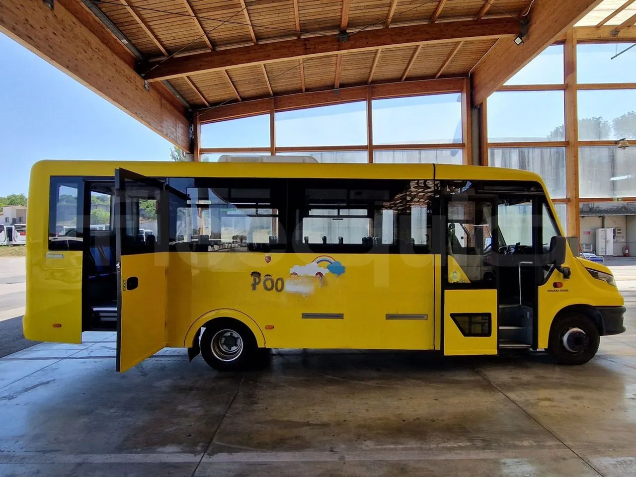Iveco Indcar WGIVMY11 MOBI SCUOLABUS - EUR6 - 100Kw - 8,592m - right side doors open