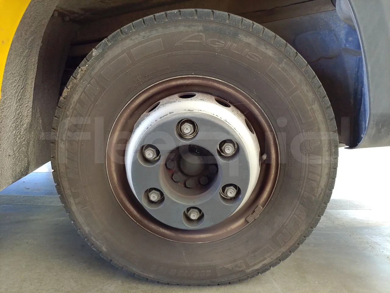 Iveco Indcar WGIVMY11 MOBI SCUOLABUS - EUR6 - 100Kw - 8,592m - front left tire measurements