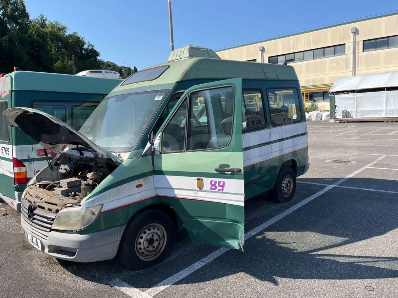 Mercedes-Benz Sprinter - 3/4 front left